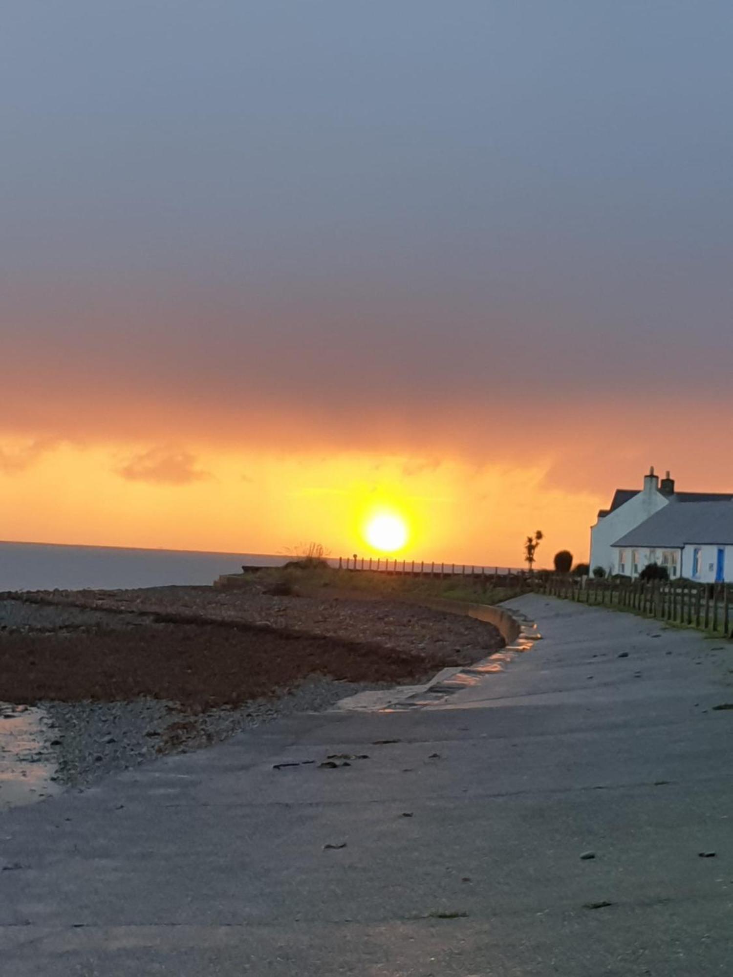 The Old Cornstore A Beautiful Suite Overlooking The Sea Drummore Exterior photo